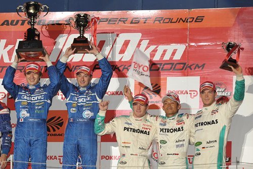 Carlo van Dam; Géén racekilometers, toch podium in prestigieus Super GT